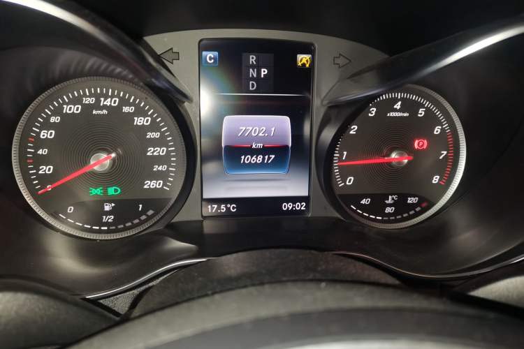 Used Mercedes-Benz C-Class 2017 Facelift C 200 L Sport Edition Odometer Close Up