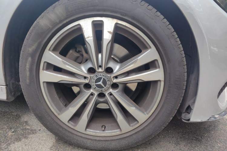 Used Mercedes-Benz C-Class 2017 Facelift C 200 L Sport Edition Right Front Wheel Hub