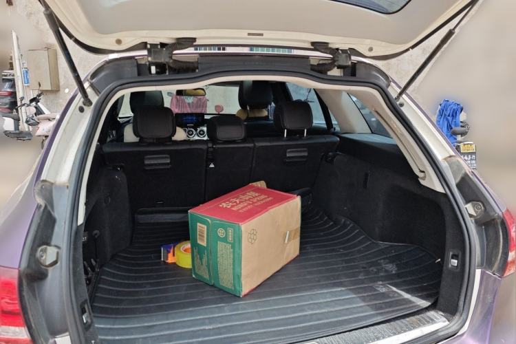 Used Mercedes-Benz C-Class 2017 C 200 station wagon Trunk