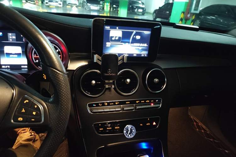 Used Mercedes-Benz C-Class 2017 Facelift C 200 L Sport Edition Audio And AC Panel