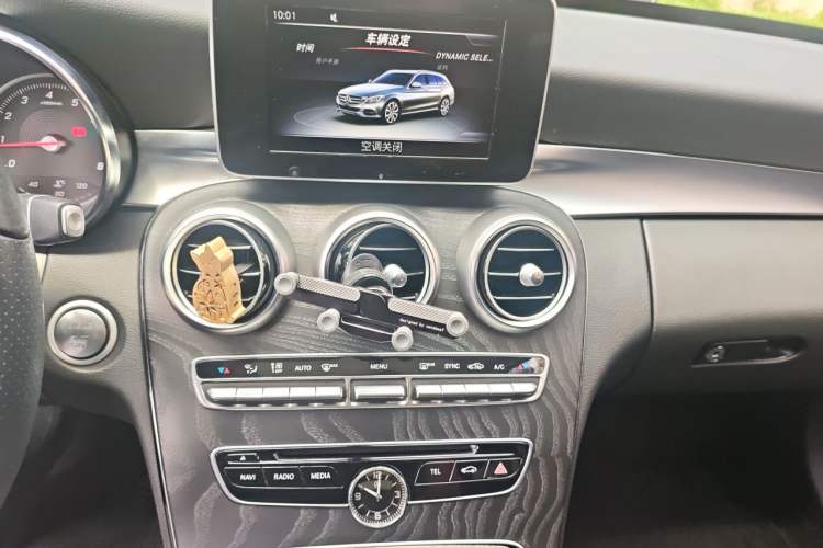 Used Mercedes-Benz C-Class 2017 Facelift C 200 Station Wagon Audio And AC Panel