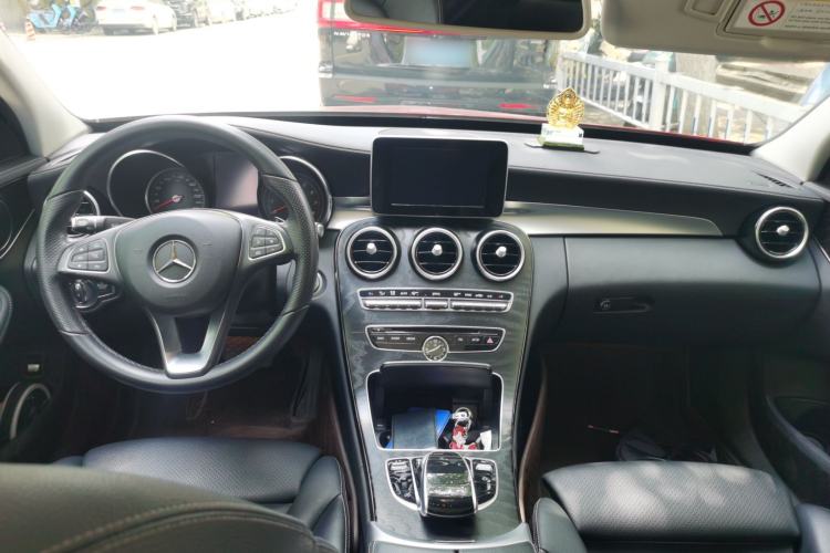 Used Mercedes-Benz C-Class 2017 Facelift C 200 L Sport Edition Center Console
