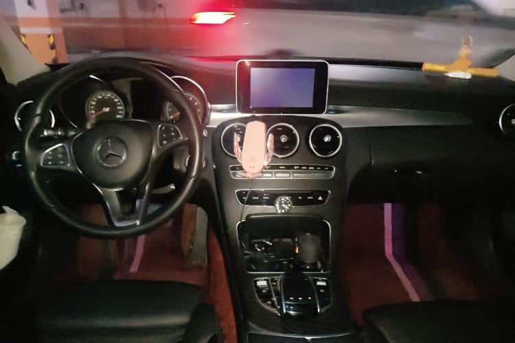 Used Mercedes-Benz C-Class 2017 Facelift C 200 L Sport Edition Center Console