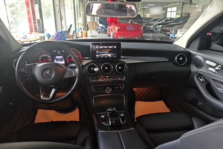 Used Mercedes-Benz C-Class 2017 Facelift C 200 L Sport Edition Center Console