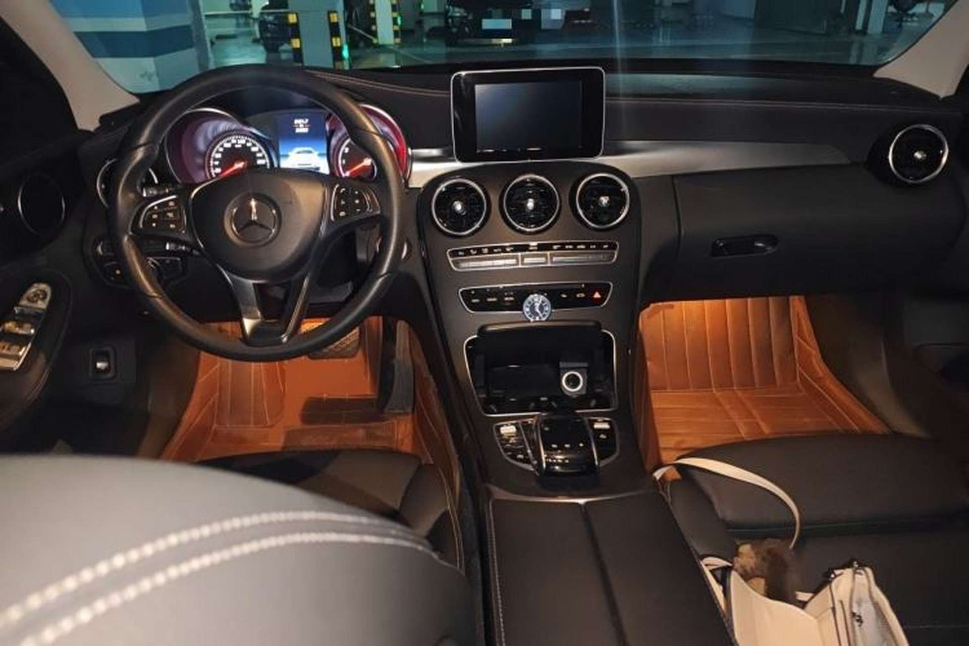 Used Mercedes-Benz C-Class 2017 Facelift C 200 L Sport Edition Center Console