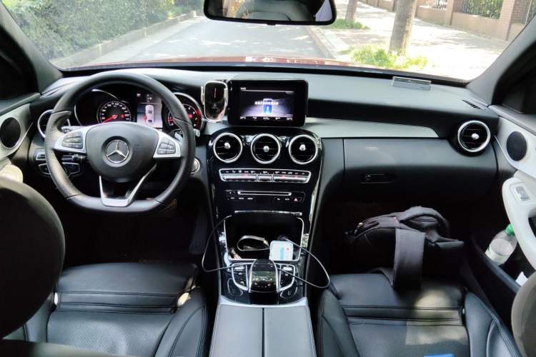 Used Mercedes-Benz C-Class 2017 Facelift C 200 Sport Edition 4MATIC Center Console