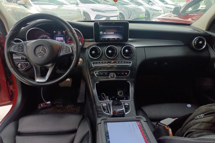 Used Mercedes-Benz C-Class 2017 Facelift C 200 L Sport Edition Center Console