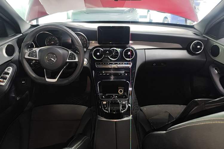 Used Mercedes-Benz C-Class 2017 Restyled C 200 Sport Edition Center Console