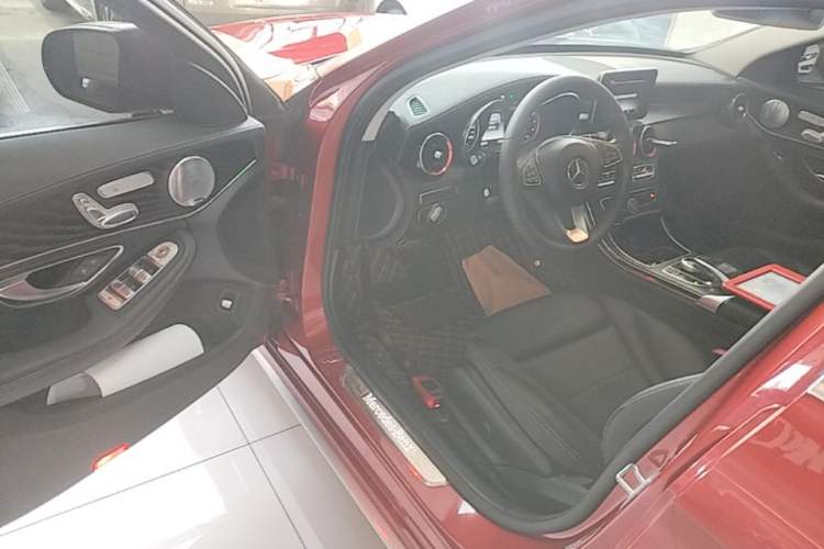 Used Mercedes-Benz C-Class 2017 Facelift C 200 L Sport Edition Driver Seat