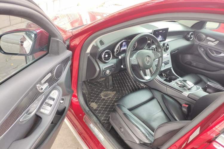 Used Mercedes-Benz C-Class 2017 Facelift C 200 L Sport Edition Driver Seat