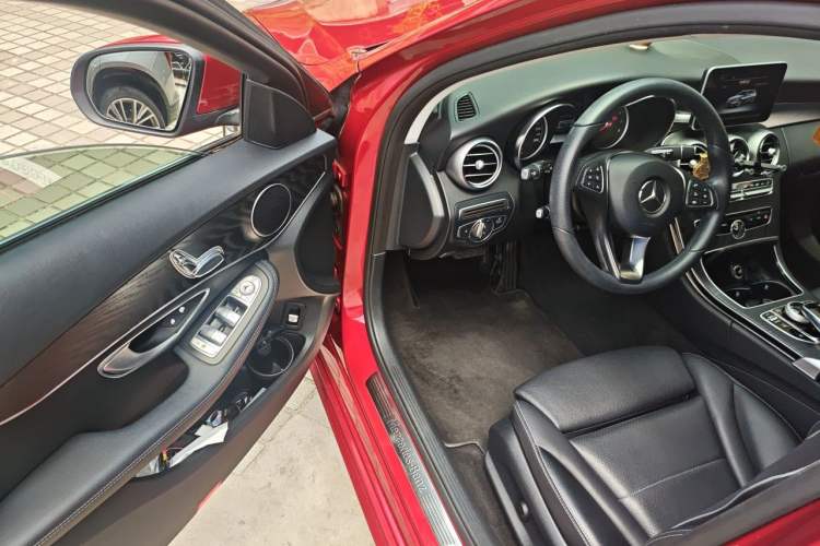 Used Mercedes-Benz C-Class 2017 Facelift C 200 Station Wagon Driver Seat