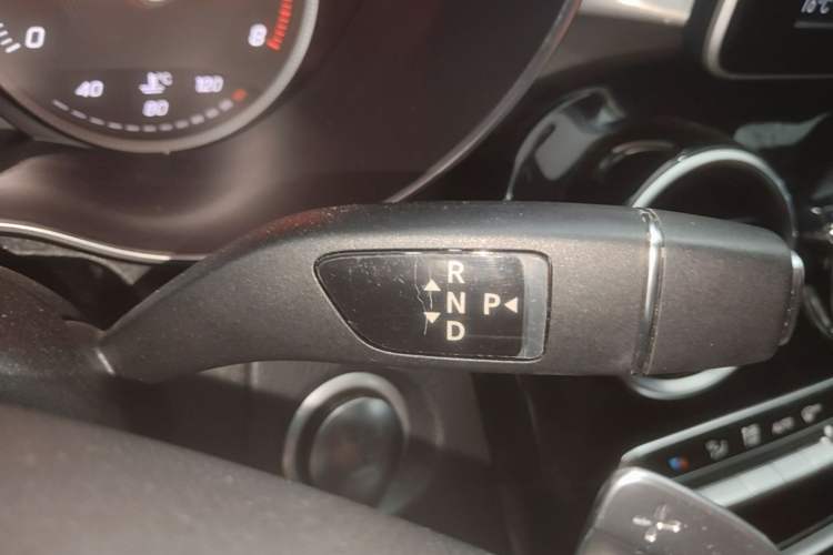 Used Mercedes-Benz C-Class 2017 Restyled C 200 Sport Edition Gear Lever