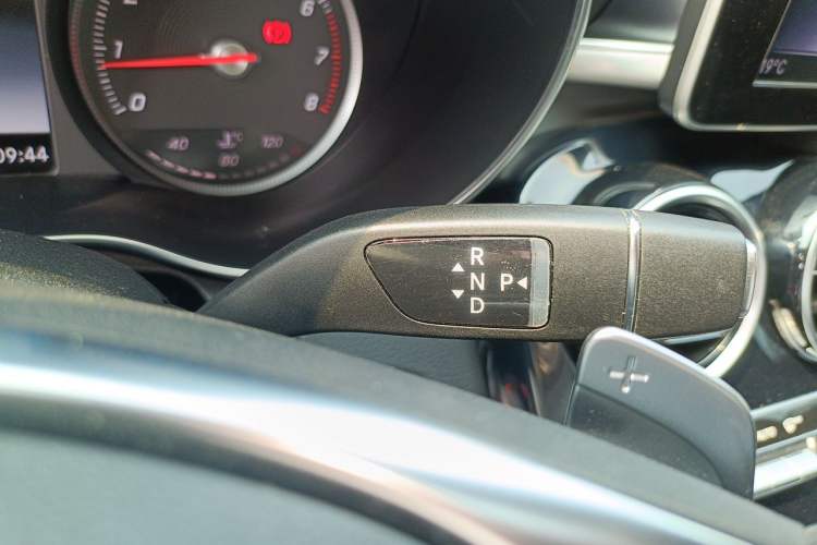 Used Mercedes-Benz C-Class 2017 C 200 Sport Edition Gear Lever
