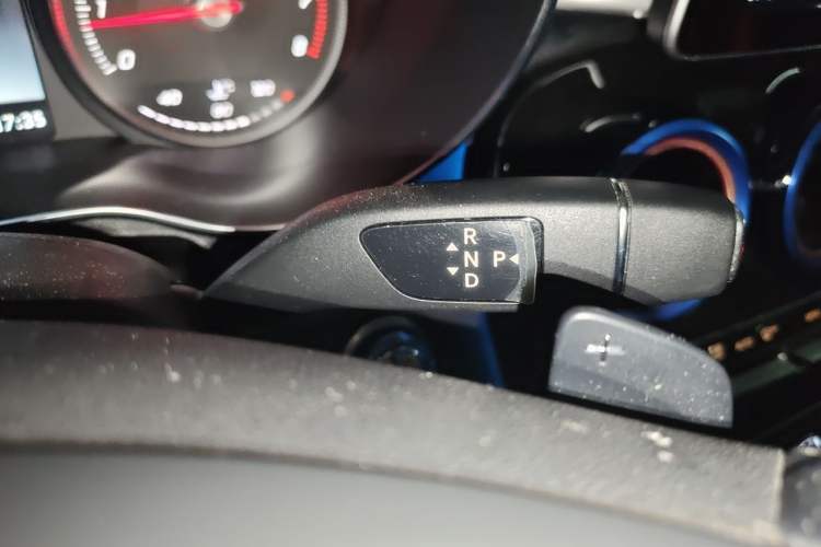 Used Mercedes-Benz C-Class 2017 Facelift C 200 L Sport Edition Gear Lever
