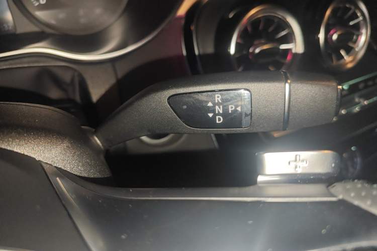 Used Mercedes-Benz C-Class 2017 Facelift C 200 L Sport Edition Gear Lever