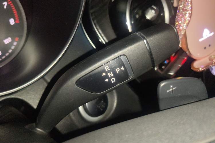 Used Mercedes-Benz C-Class 2017 Facelift C 200 L Sport Edition Gear Lever