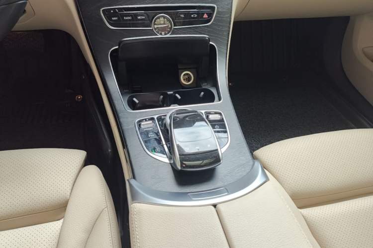 Used Mercedes-Benz C-Class 2017 Facelift C 200 L Sport Edition Gear Lever
