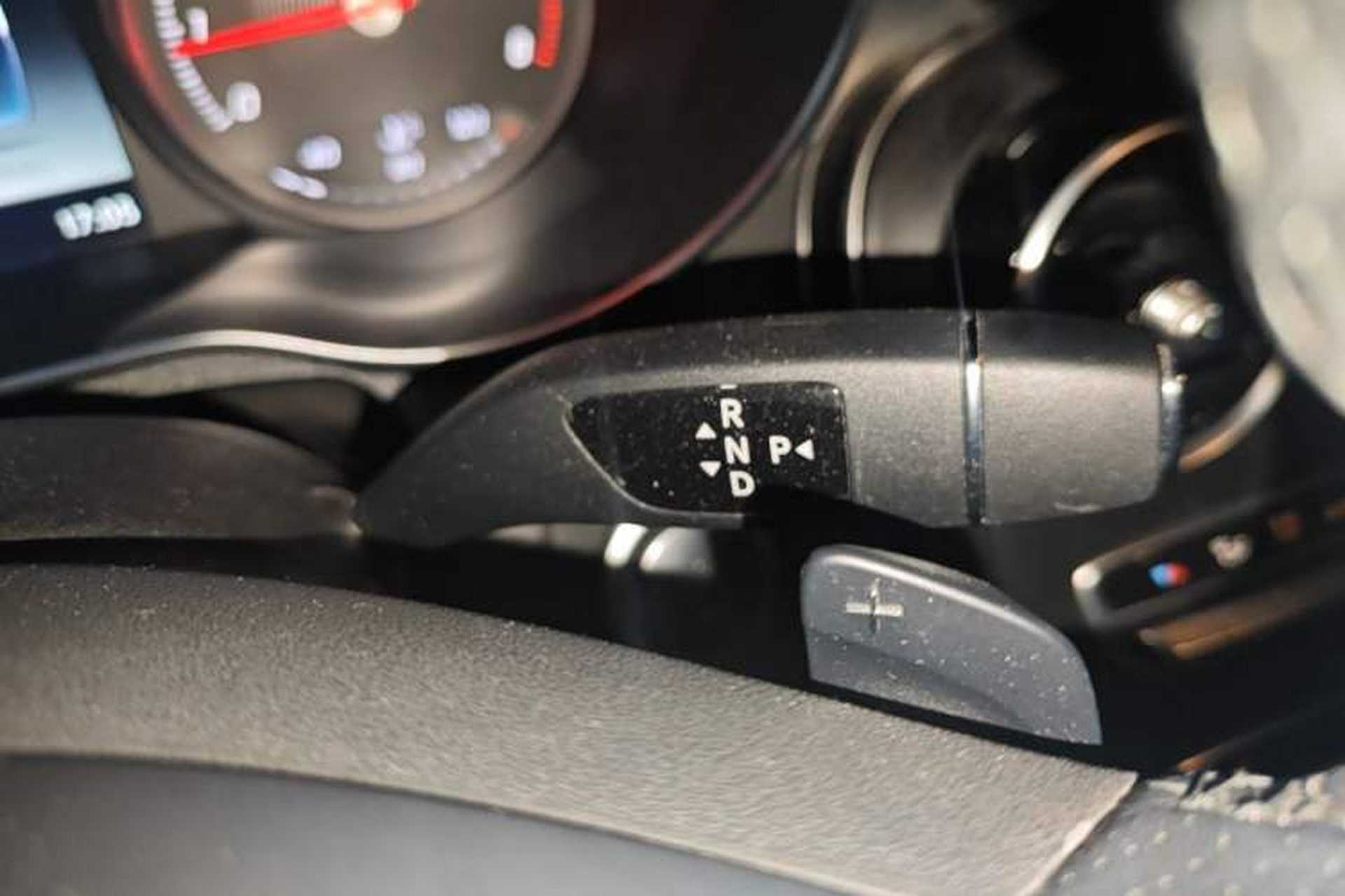 Used Mercedes-Benz C-Class 2017 Facelift C 200 L Sport Edition Gear Lever