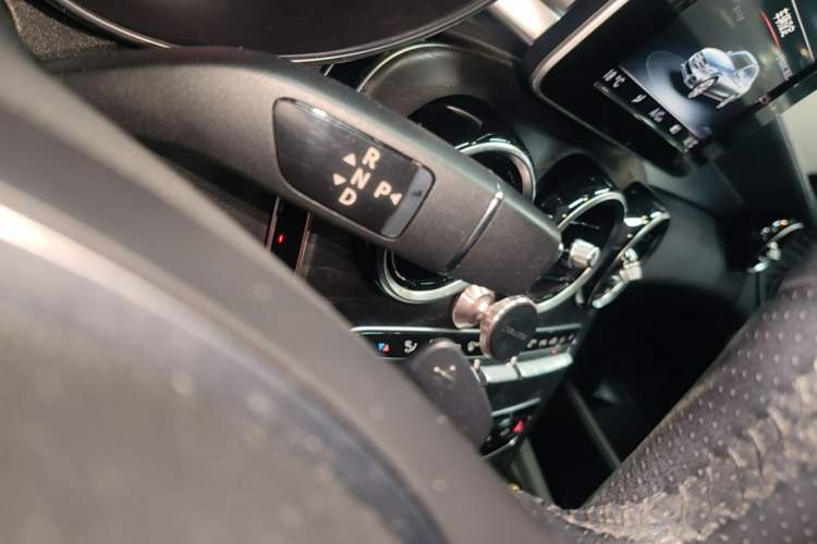 Used Mercedes-Benz C-Class 2017 Facelift C 200 L Sport Edition Gear Lever