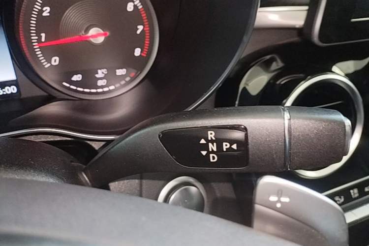 Used Mercedes-Benz C-Class 2017 Restyled C 200 Sport Edition Gear Lever