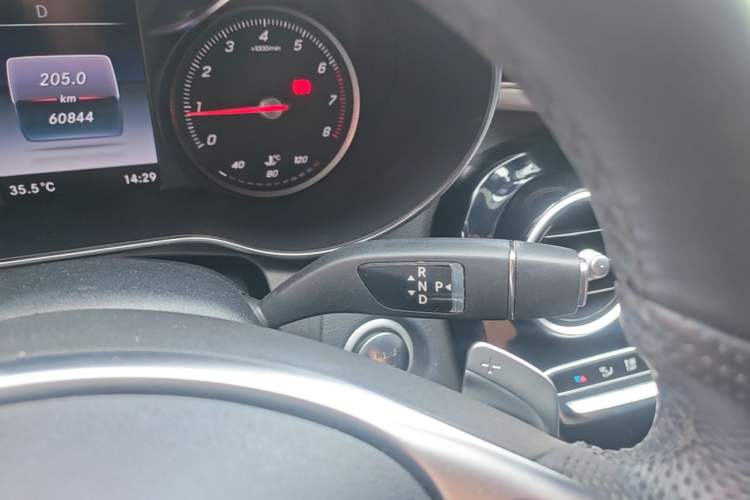 Used Mercedes-Benz C-Class 2017 Restyled C 200 Sport Edition Gear Lever