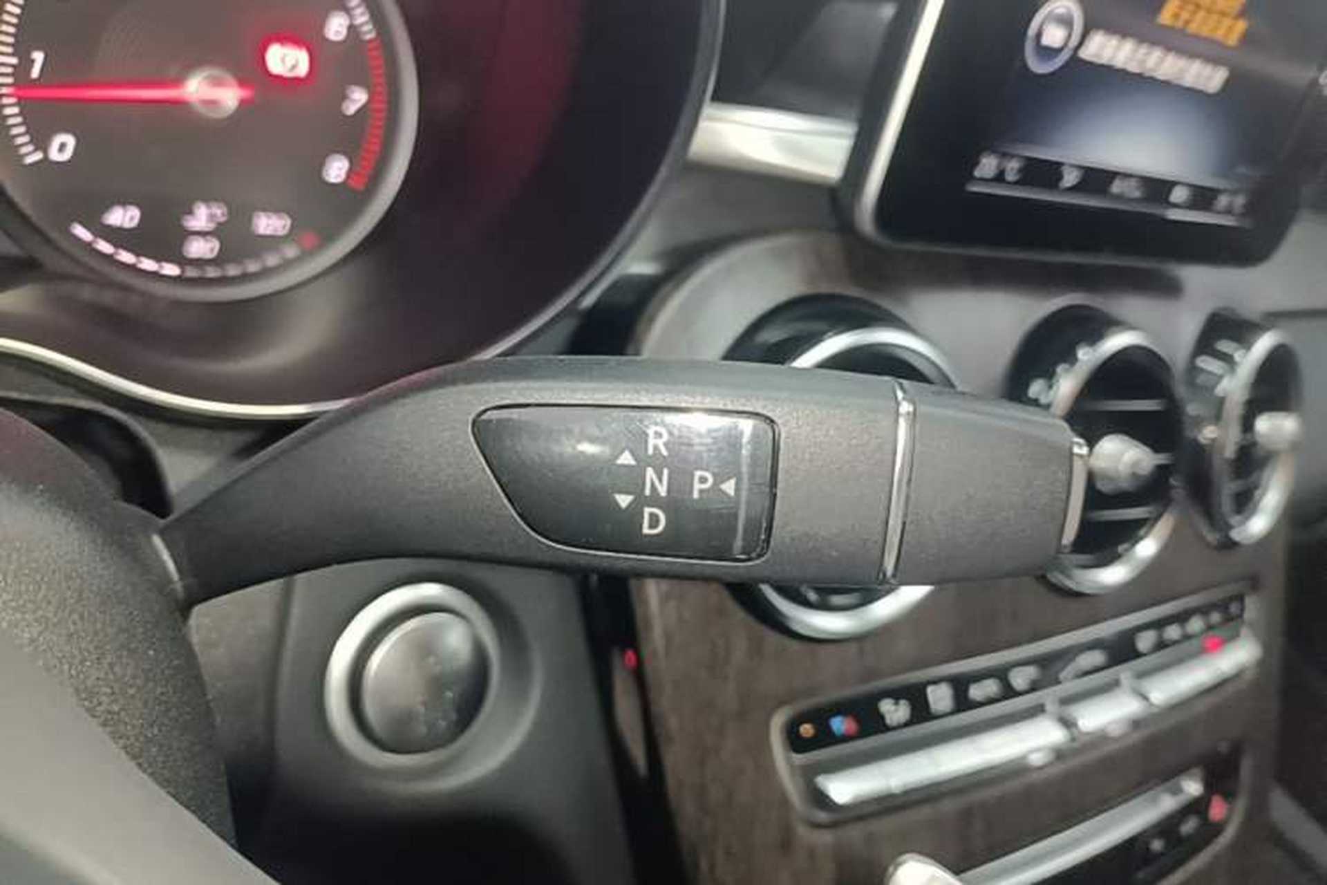 Used Mercedes-Benz C-Class 2017 Restyled C 200 Sport Edition Gear Lever