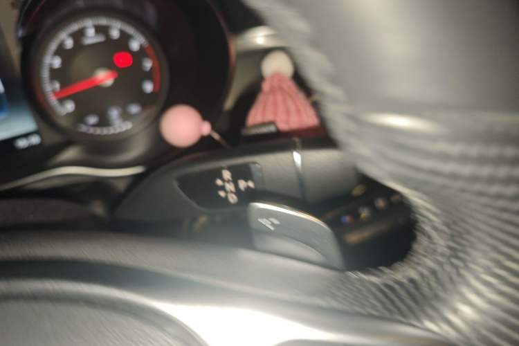 Used Mercedes-Benz C-Class 2017 Restyled C 200 Sport Edition Gear Lever