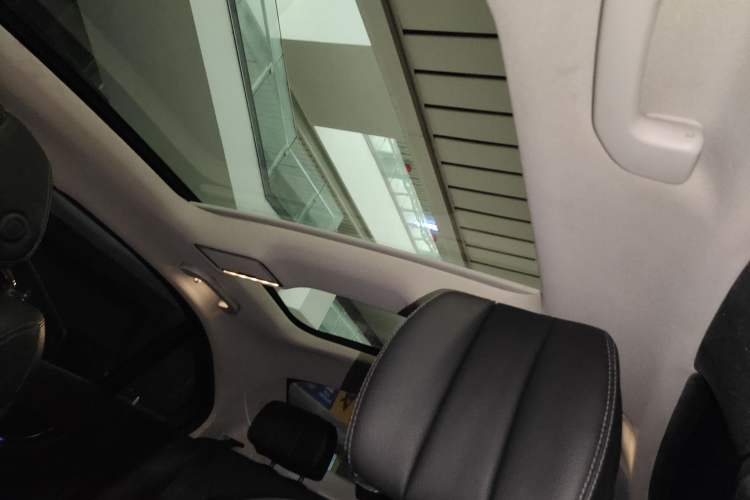 Used Mercedes-Benz C-Class 2017 C 200 L Sport Edition Headliner