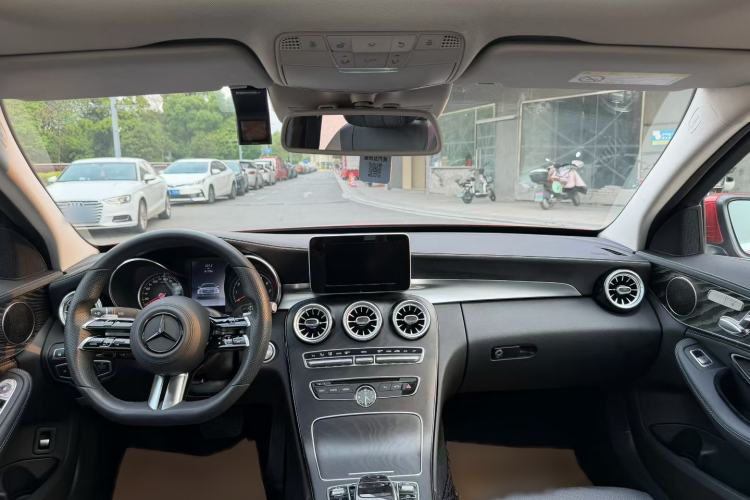 Used Mercedes-Benz C-Class 2017 Facelift C 200 L Sport Edition Interior 1