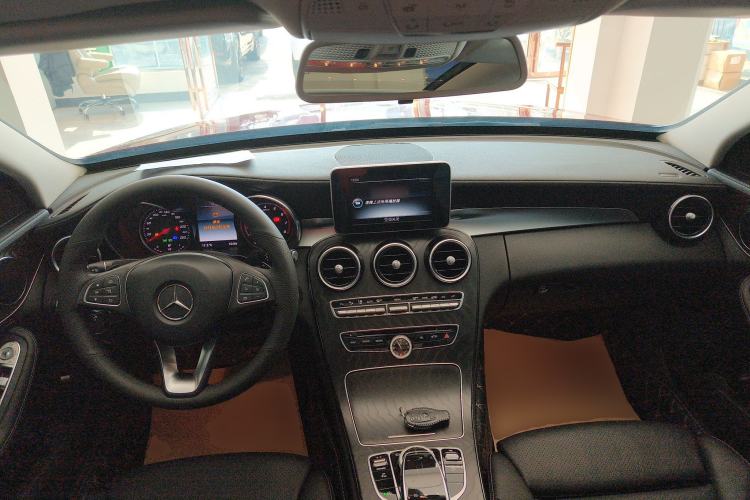 Used Mercedes-Benz C-Class 2017 Facelift C 200 L Sport Edition Interior 2