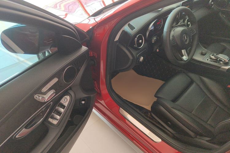Used Mercedes-Benz C-Class 2017 Facelift C 200 L Sport Edition Interior 3