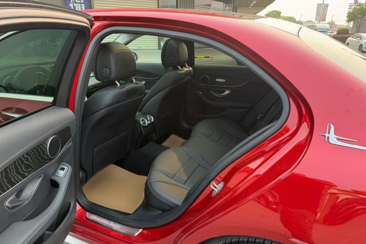 Used Mercedes-Benz C-Class 2017 Facelift C 200 L Sport Edition Interior 4