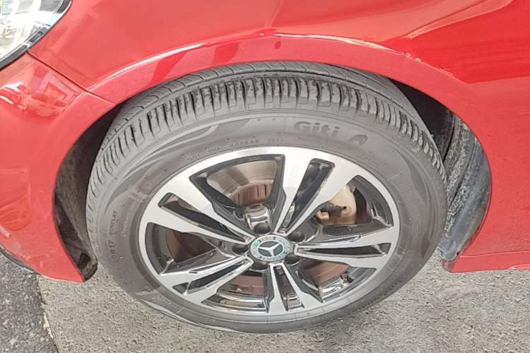 Used Mercedes-Benz C-Class 2017 Restyled C 200 Sport Edition Left Front Wheel Hub