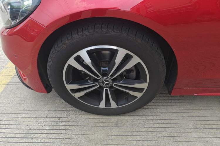 Used Mercedes-Benz C-Class 2017 Restyled C 200 Sport Edition Left Front Wheel Hub