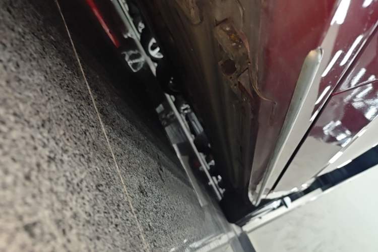 Used Mercedes-Benz C-Class 2017 C 200 L Sport Edition Left Side Sill