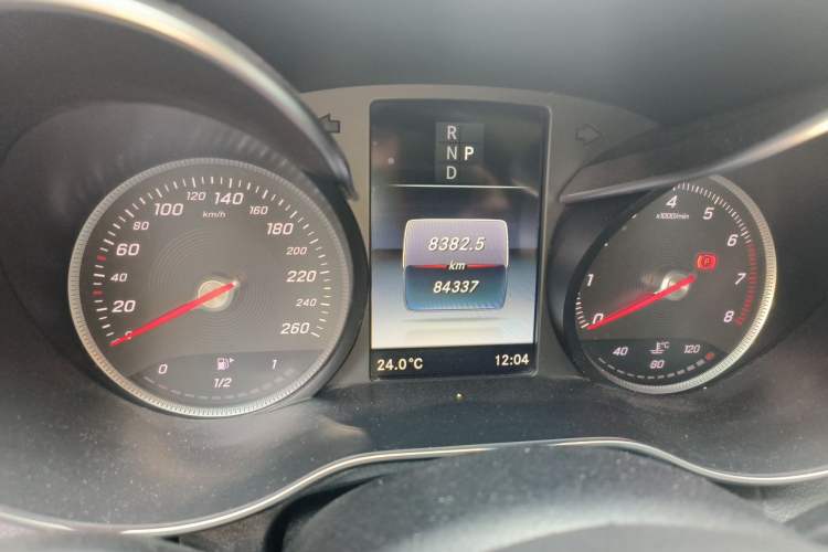 Used Mercedes-Benz C-Class 2017 C 200 L Sport Edition Odometer Close Up