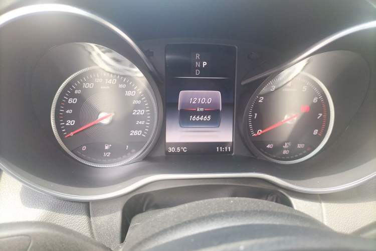 Used Mercedes-Benz C-Class 2017 Restyled C 180 L Fashion Edition Sport Version Odometer Close Up