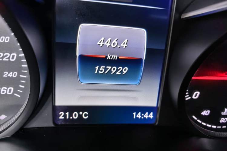Used Mercedes-Benz C-Class 2017 Facelift C 200 L Sport Edition Odometer Close Up