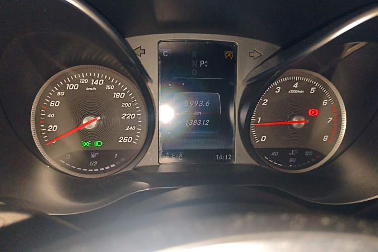Used Mercedes-Benz C-Class 2017 C 180 L Sport Edition Odometer Close Up