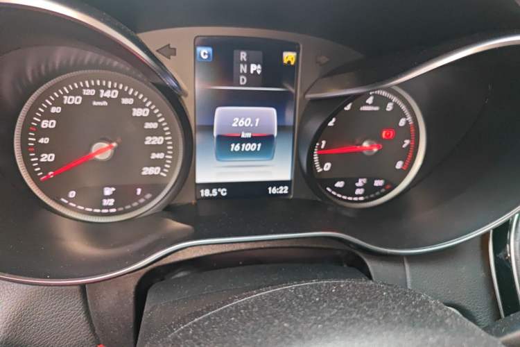 Used Mercedes-Benz C-Class 2017 Facelift C 200 L Sport Edition Odometer Close Up
