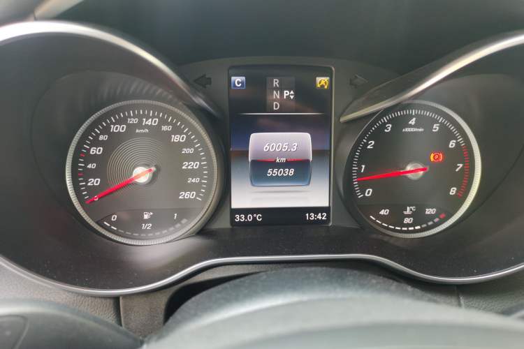 Used Mercedes-Benz C-Class 2017 Facelift C 200 L Sport Edition Odometer Close Up