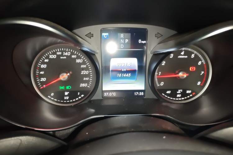 Used Mercedes-Benz C-Class 2017 Facelift C 200 L Sport Edition Odometer Close Up