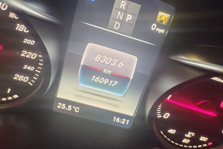 Used Mercedes-Benz C-Class 2017 Facelift C 200 L Sport Edition Odometer Close Up