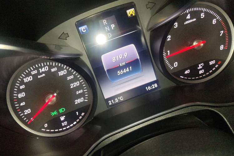Used Mercedes-Benz C-Class 2017 Facelift C 200 L Sport Edition Odometer Close Up