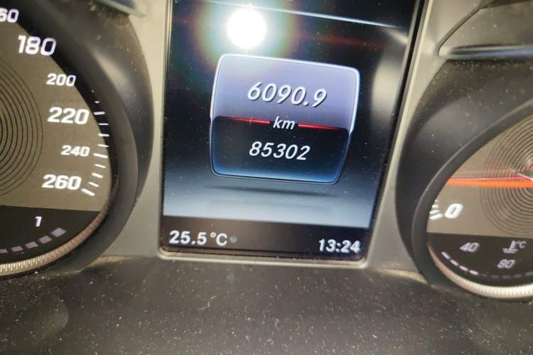 Used Mercedes-Benz C-Class 2017 C 200 L Sport Edition Odometer Close Up
