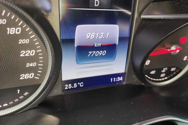 Used Mercedes-Benz C-Class 2017 Facelift C 200 L Sport Edition Odometer Close Up