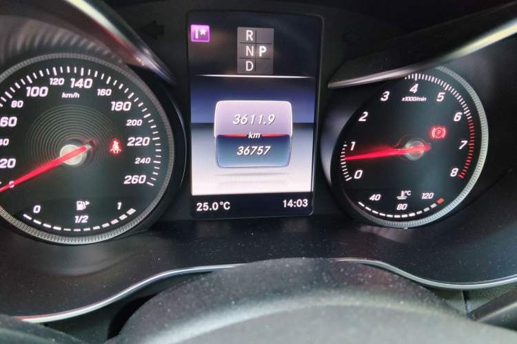 Used Mercedes-Benz C-Class 2017 Facelift C 200 Sport Edition 4MATIC Odometer Close Up