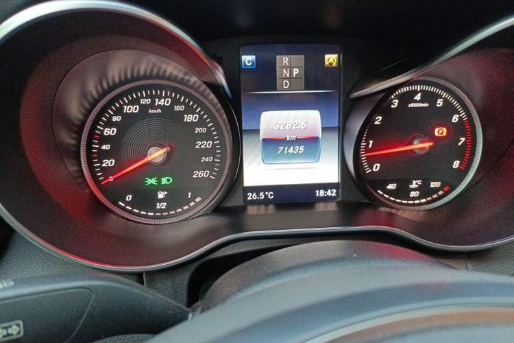 Used Mercedes-Benz C-Class 2017 Facelift C 200 L Sport Edition Odometer Close Up
