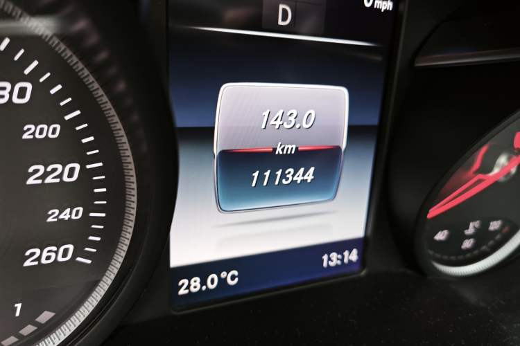 Used Mercedes-Benz C-Class 2017 Restyled C 180 L Fashion Edition Sport Version Odometer Close Up