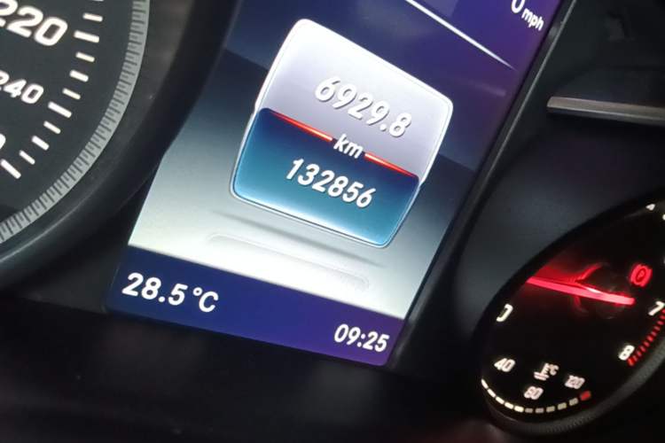 Used Mercedes-Benz C-Class 2017 C 180 L Sport Edition Odometer Close Up
